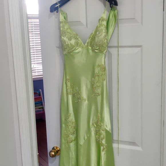 Long gown dress - Picture 1 of 6